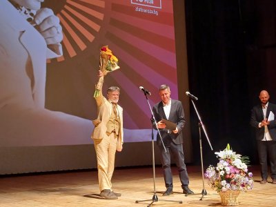 "Златна роза" стартира във Варна с честитки към юбиляря Руси Чанев