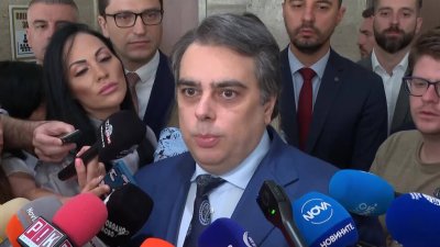 Асен Василев остава председател на "Продължаваме Промяната"