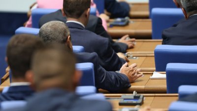 НС закри работната седмица без да заседава (ВИДЕО)