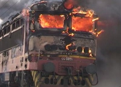 Пожар избухна в локомотив край Ветово, евакуираха пътниците