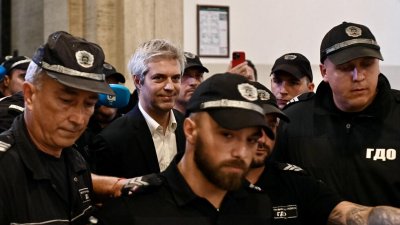 Благомир Коцев пред Politico: Заплашиха ме, че ще свърша като турски опозиционни кметове, ако не напусна ПП
