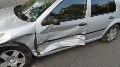 В района на КАТ: Пикап блъсна паркирани коли, четирима са пострадали
