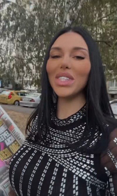 Емили Шишкова гордо се снима с последния брой на в