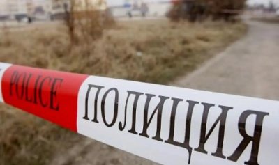 Трупът на гробището в Монтанско - гол и окървавен, май е на наркоман