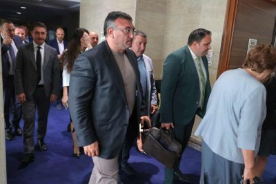 Депутатите отказаха да се занимават с хотела на Желязков