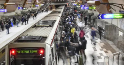 Метрото спря, самоубиец скочи на релсите 