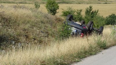 Шофьор се катурна по таван в местността Рудината и уби спътничката си 