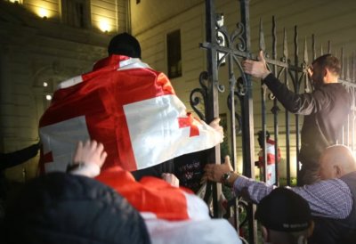 Протестиращите в Грузия щурмуваха двореца (ВИДЕО)