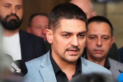 Радостин Василев и Ивелин Михайлов се хванаха за гушите 