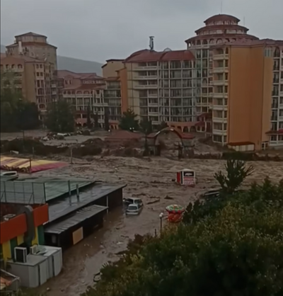 Евакуират ваканционно селище Елените