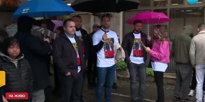 Протест пред сградата на Антикорупционната комисия