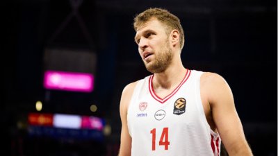 Саша Везенков най-резултатен при успех на Олимпиакос