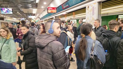 ПЪРВО В Lupa.bg: Метрото за "Обеля" се "счупи"