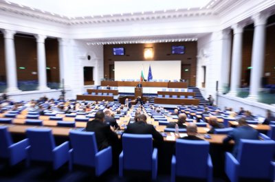 Парламентът решава кой да назначава шефовете на ДАНС и ДАР