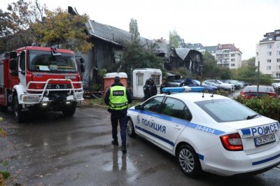 Разследват дали складът в столичния квартал „Гоце Делчев“ е подпален умишлено