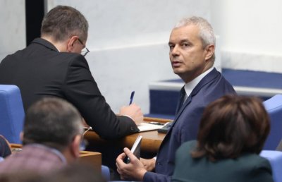 „Възраждане“ ще сезира КС заради отнемане правомощията на президента за ДАНС, ДАР и ДАТО