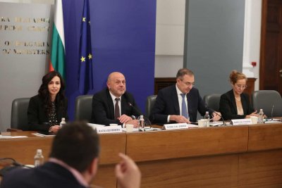 Новата формула: Със 136 лева вдигат заплатите на 600 хиляди българи