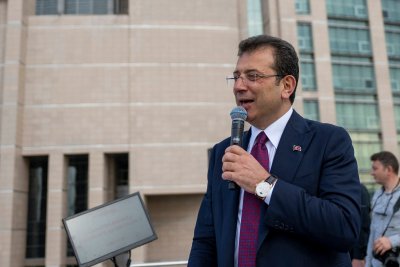 Подкрепа за арестувания Имамоглу и извън Турция