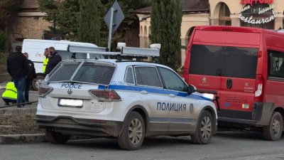 Собственици на имоти в Елените вече имат достъп до домовете си за вещи от първа необходимост