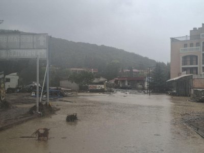 Трима министри търсят причината за наводненията