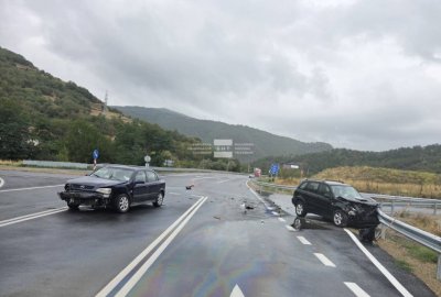 Катастрофа затруднява движението край село Железница (СНИМКА)