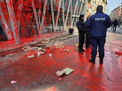 Прокуратурата иска административно наказание за оскверняване на знамето на ЕС