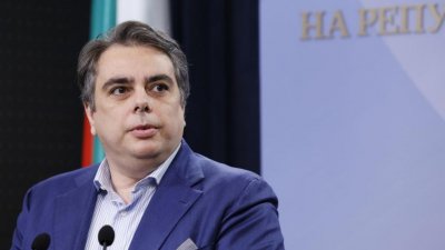 Асен Василев: Сарафов е в ролята на клошар, който харчи 1 млрд. лв. на година за прокуратурата