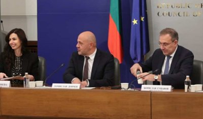Не харесаха проекта на Сачева за гъвкаво работно време за родители за лятото
