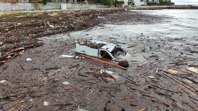 Вопъл на доброволец от морето: Това не е бедствие, това е убийство! (СНИМКИ И ВИДЕО)