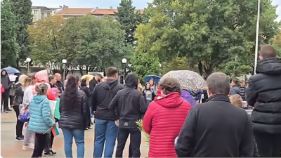 "Оставка!" ехти в Поморие