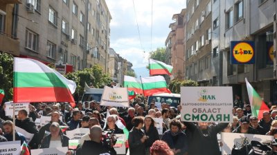 Суматоха с транспорта в София: Земеделците протестират пред сградата на Европарламента