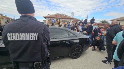 Петима са задържаните в с. Огняново за купуване на гласове 