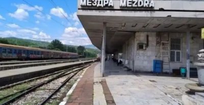 БДЖ трагедията: 50-годишен ревизор на вагони е прегазеният от влак на гара Мездра 