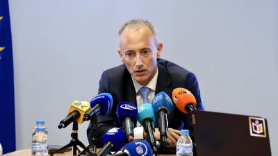 Министърът: Религията няма да влезе в училищата през следващата учебна година