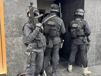 Задържаха шестима българи за трафик на мигранти към Западна и Южна Европа