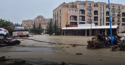 7 милиона куб. метра вода са потопили "Елените"