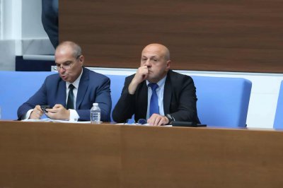 ПРИЕТО: Парламентът измъкна ДАР от президента