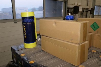 Задържаха 918 флакона с райски газ и близо четири тона с фреон в София (СНИМКИ)