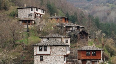 Проливните дъждове оставиха родопско село откъснато от света
