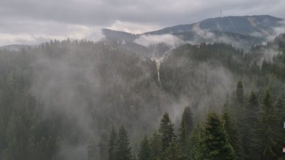 Мъгла и дъжд: Задръжте с разходките из планините!