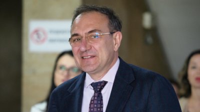 Гуцанов не дава да се махнат почивните понеделници