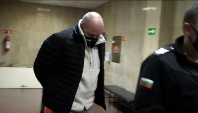 Педофил с присъда отново е на подсъдимата скамейка, този път за порнографски материали