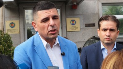 Мирчев и Божанов питат КЗК за Пеевски