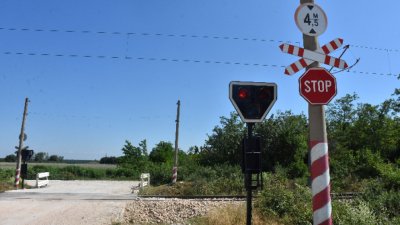 Спират движението между Габрово и Трявна заради ремонт на жп прелез