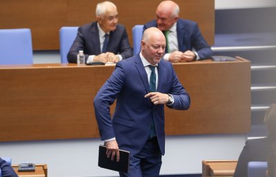 Желязков говорил с БСП и ИТН за оставките на Гуцанов, Силви Кирилов и Манол Генов 