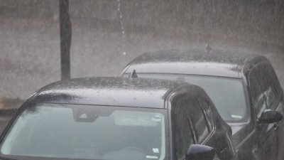 Температурите падат: Валежи в петък и събота