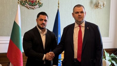 Пеевски се срещна с шампиона Карлос Насар