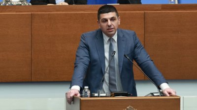 Ивайло Мирчев: Политиците трябва да се откажат от служебните си автомобили