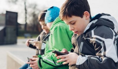 Иде ли краят на социалните мрежи за деца под 15 г.