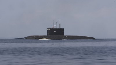 Руска подводница изплува край бреговете на Франция